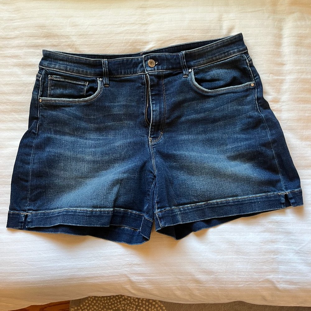White House Black Market 5" Inseam Size 14 Denim Shorts